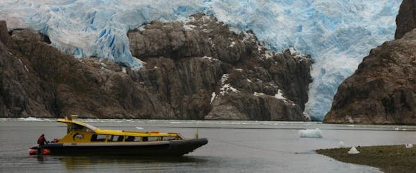 Tour guidato in barca di Cape Froward da Punta Arenas
